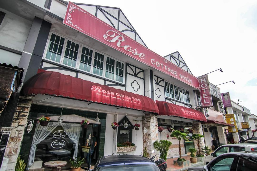 ג'והור בהרו Rose Cottage Hotel Taman Daya מראה חיצוני תמונה