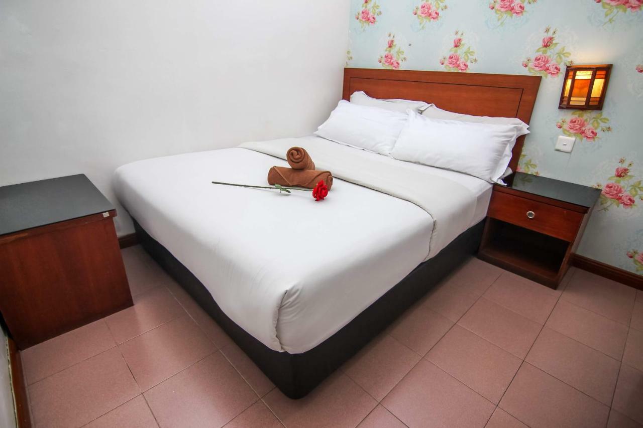 ג'והור בהרו Rose Cottage Hotel Taman Daya מראה חיצוני תמונה