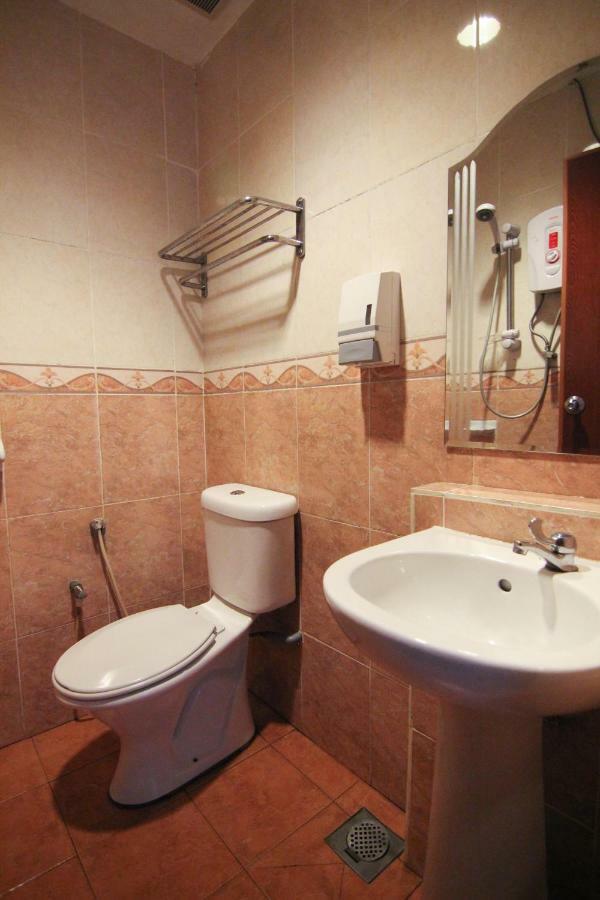 ג'והור בהרו Rose Cottage Hotel Taman Daya מראה חיצוני תמונה