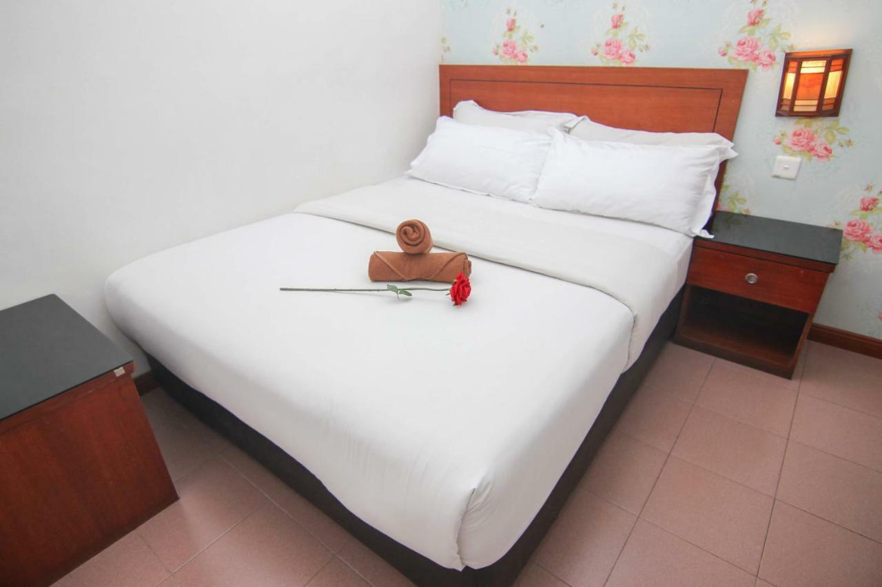 ג'והור בהרו Rose Cottage Hotel Taman Daya מראה חיצוני תמונה